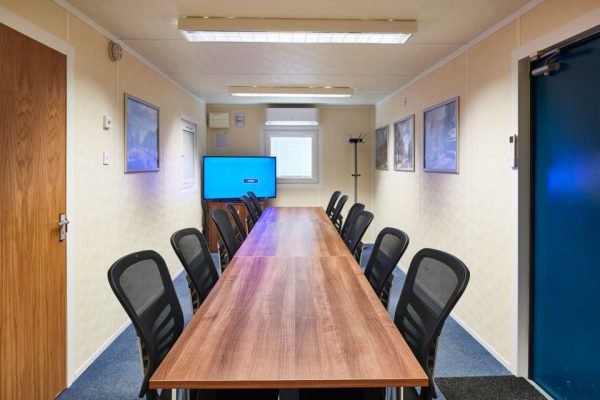 1006-Boardroom-table-in-ECOlink-cabin-960x640-1 32Ft ECOlink Meeting Room Cabin
