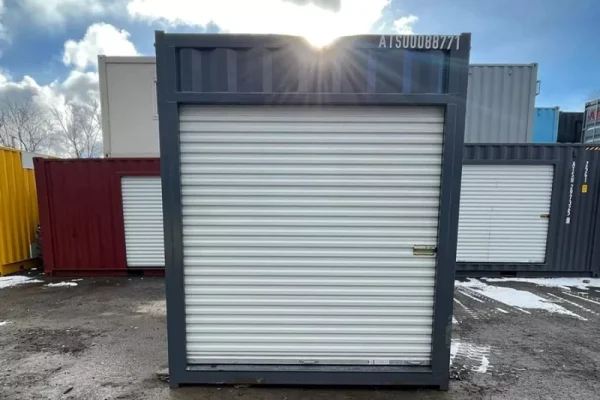 10ft-door-clearance-3.jpg-800x533-1.webp 10′ Hc Used Container with Rollup Door