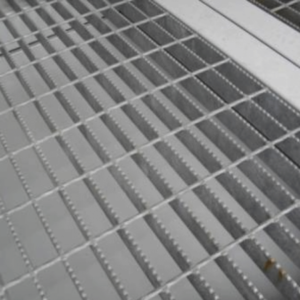 628-8ft-open-mesh-floor-2-600x450-1 20Ft X 8Ft Open Mesh Floor Bunded Store