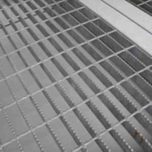 628-8ft-open-mesh-floor-3-600x450-1 10Ft X 8Ft Open Mesh Floor Bunded Store