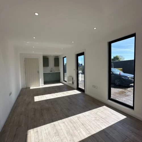 7.5 x 3m Office with kitchenette/WC