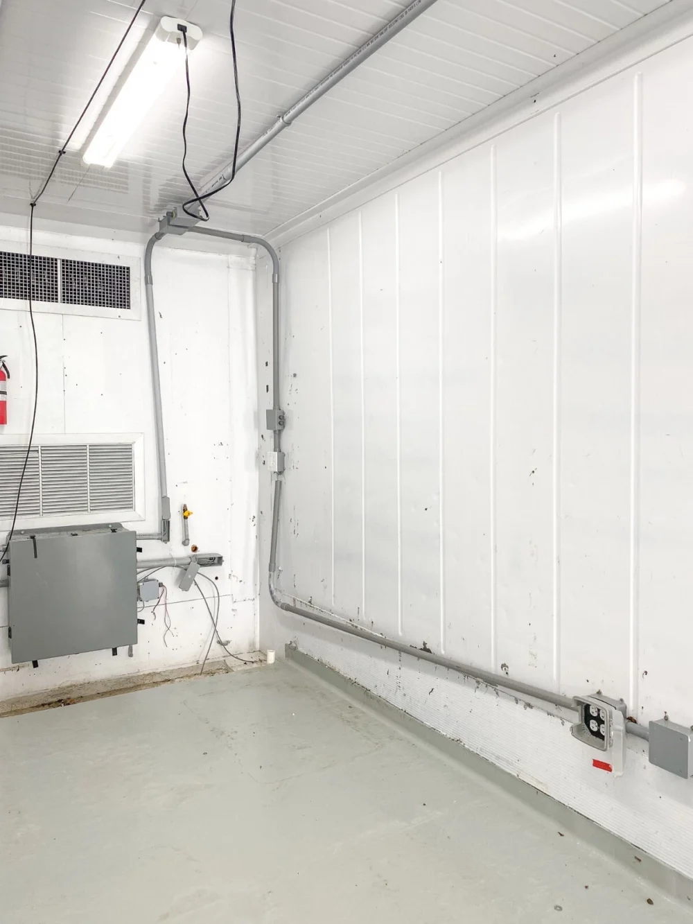 40 Foot High Cube Insulated Shipping Container with 5 Ton Bard HVAC