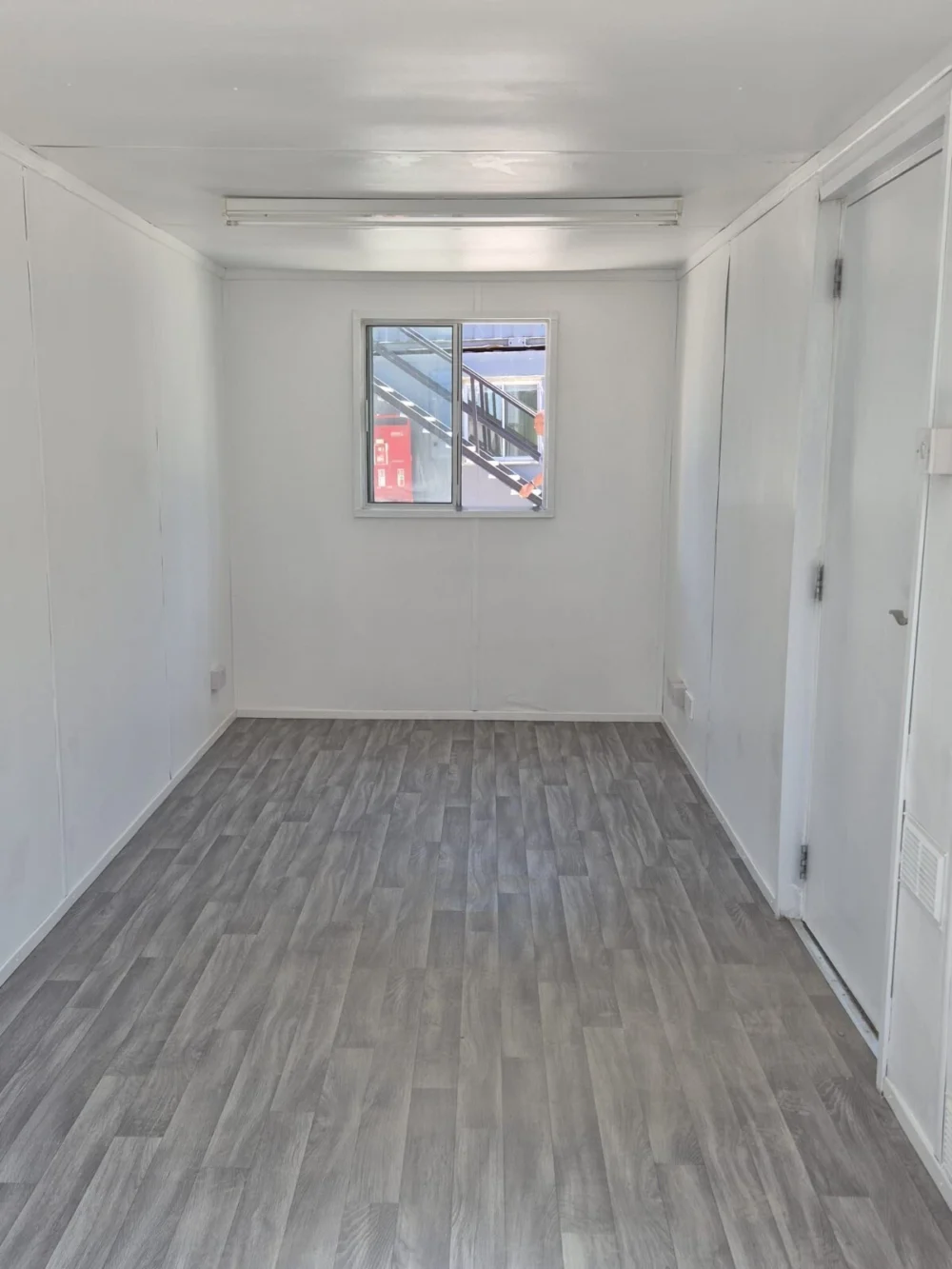 20 x 8 AV Open plan office green