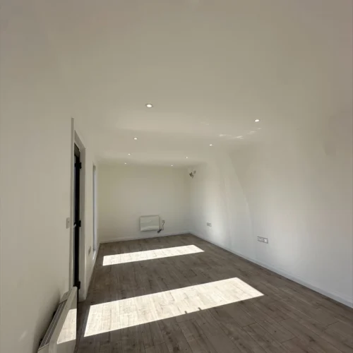 7.5 x 3m Office with kitchenette/WC